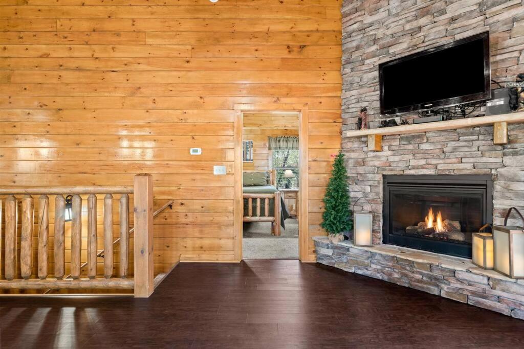 Luxury Cabin - Golden Tee, Hot Tub, Top Location!! Chalet Pigeon Forge