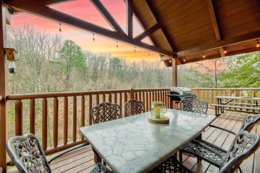 Premier Cabin - Golden Tee, Arcade, Location! Pigeon Forge