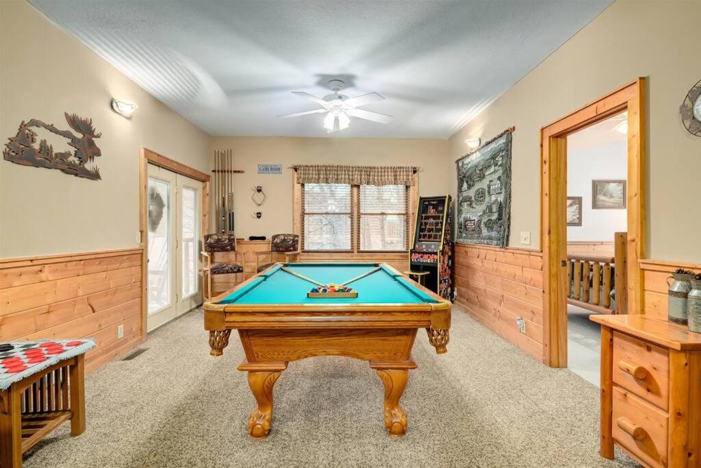 Premier Cabin - Golden Tee, Arcade, Location! *