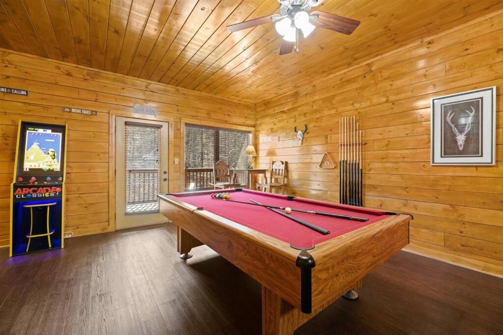 Luxury Cabin - Golden Tee, Hot Tub, Top Location!! *