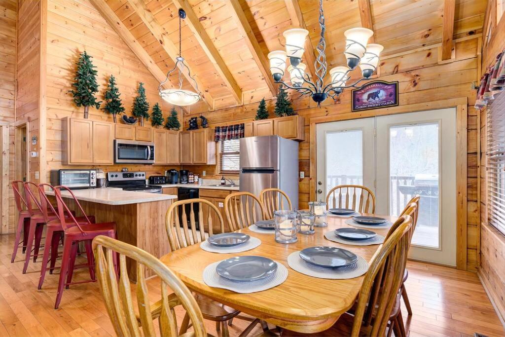 Chalet Premier Cabin - Golden Tee, Arcade, Location!