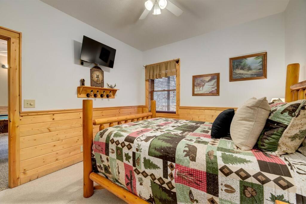 Premier Cabin - Golden Tee, Arcade, Location! *