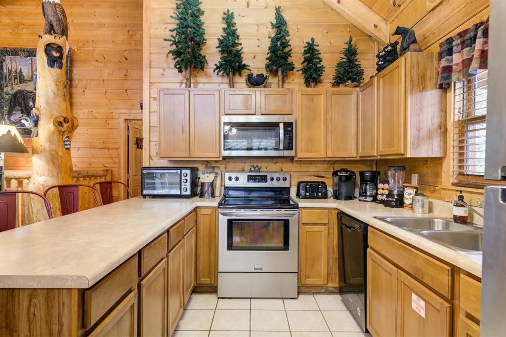 Premier Cabin - Golden Tee, Arcade, Location!