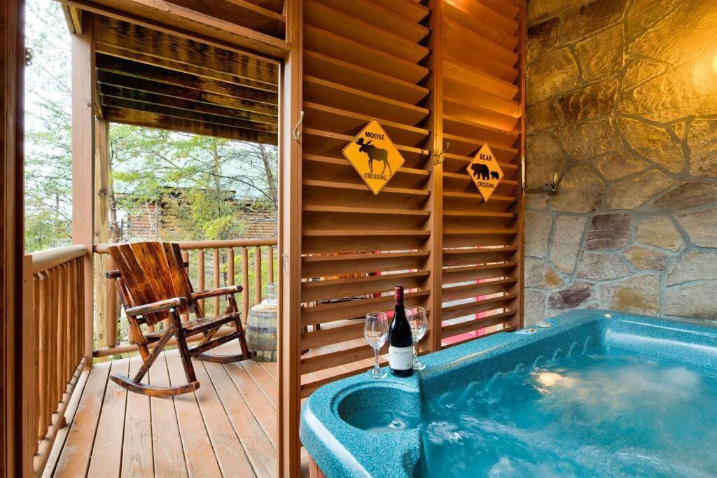 Premier Cabin - Golden Tee, Arcade, Location! *