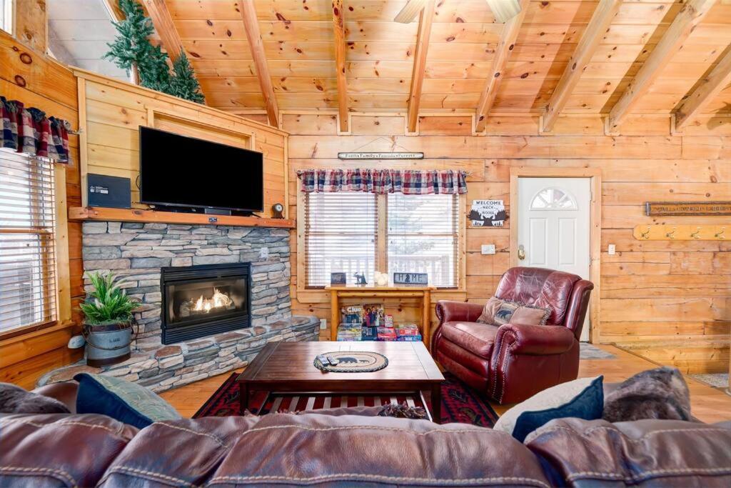 Chalet Premier Cabin - Golden Tee, Arcade, Location!