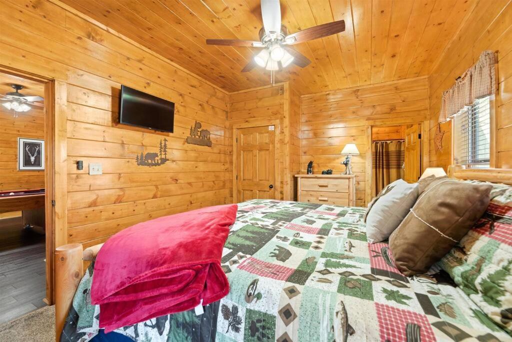 Luxury Cabin - Golden Tee, Hot Tub, Top Location!! Chalet Pigeon Forge