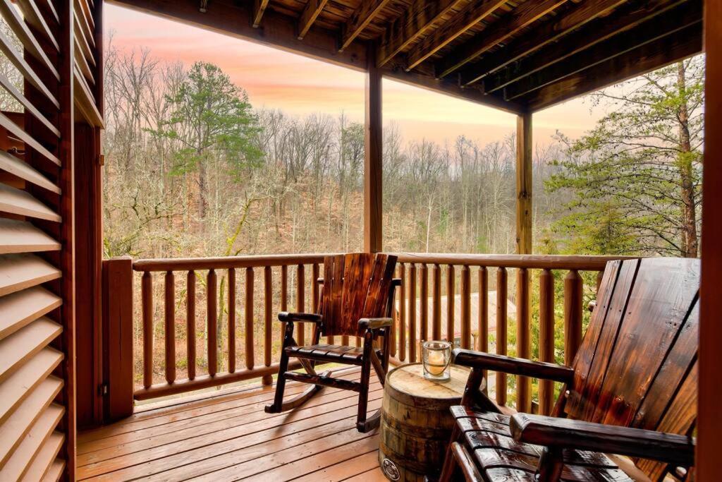 Premier Cabin - Golden Tee, Arcade, Location! Pigeon Forge