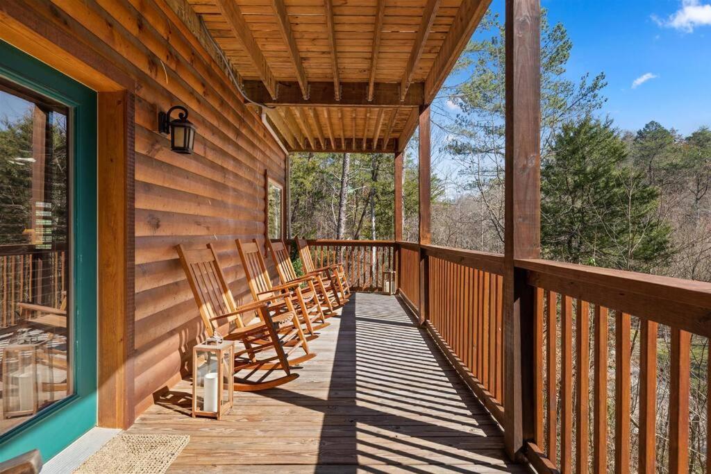Luxury Cabin - Golden Tee, Hot Tub, Top Location!! Chalet Pigeon Forge