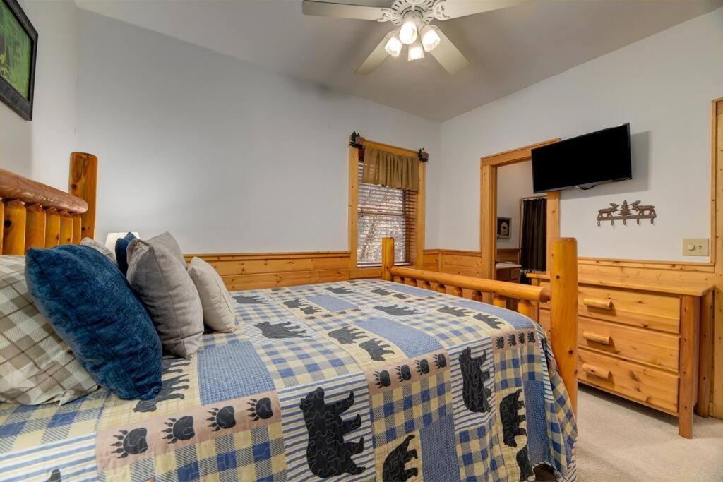 Premier Cabin - Golden Tee, Arcade, Location! * Pigeon Forge