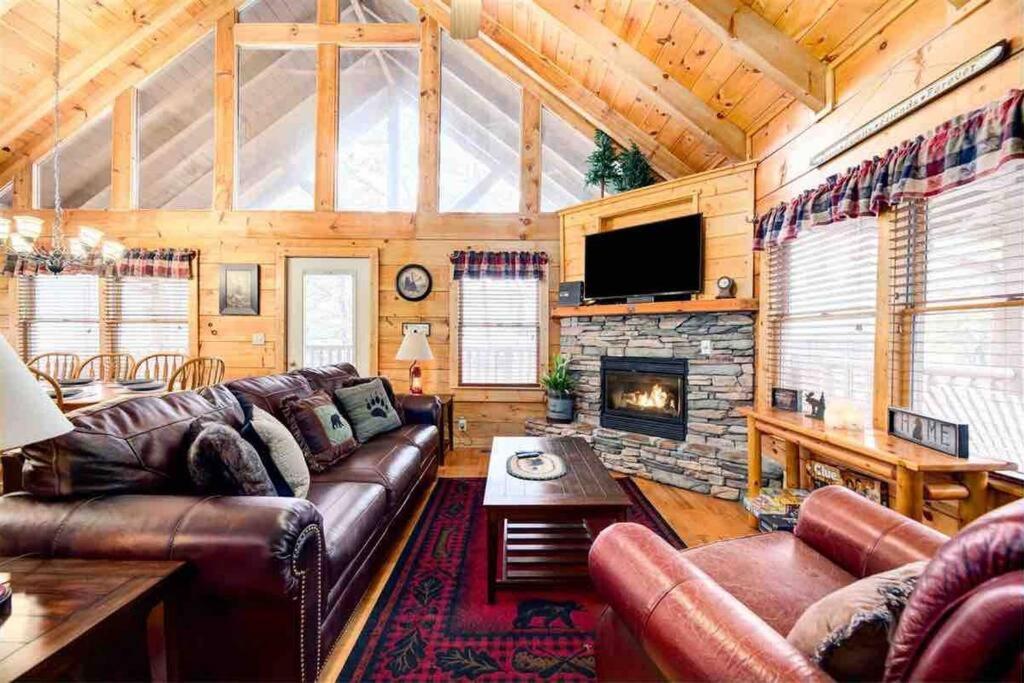 Premier Cabin - Golden Tee, Arcade, Location! Pigeon Forge