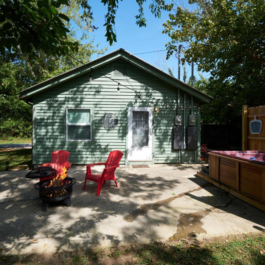 Steps From Downtown Parkway + Private Hottub And Firepit - Wifi - Firefly Apartment