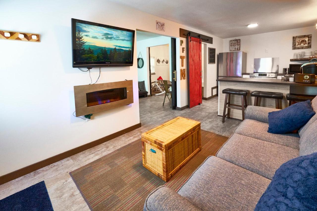 Steps From Downtown Parkway + Private Hottub And Firepit - Wifi - Firefly