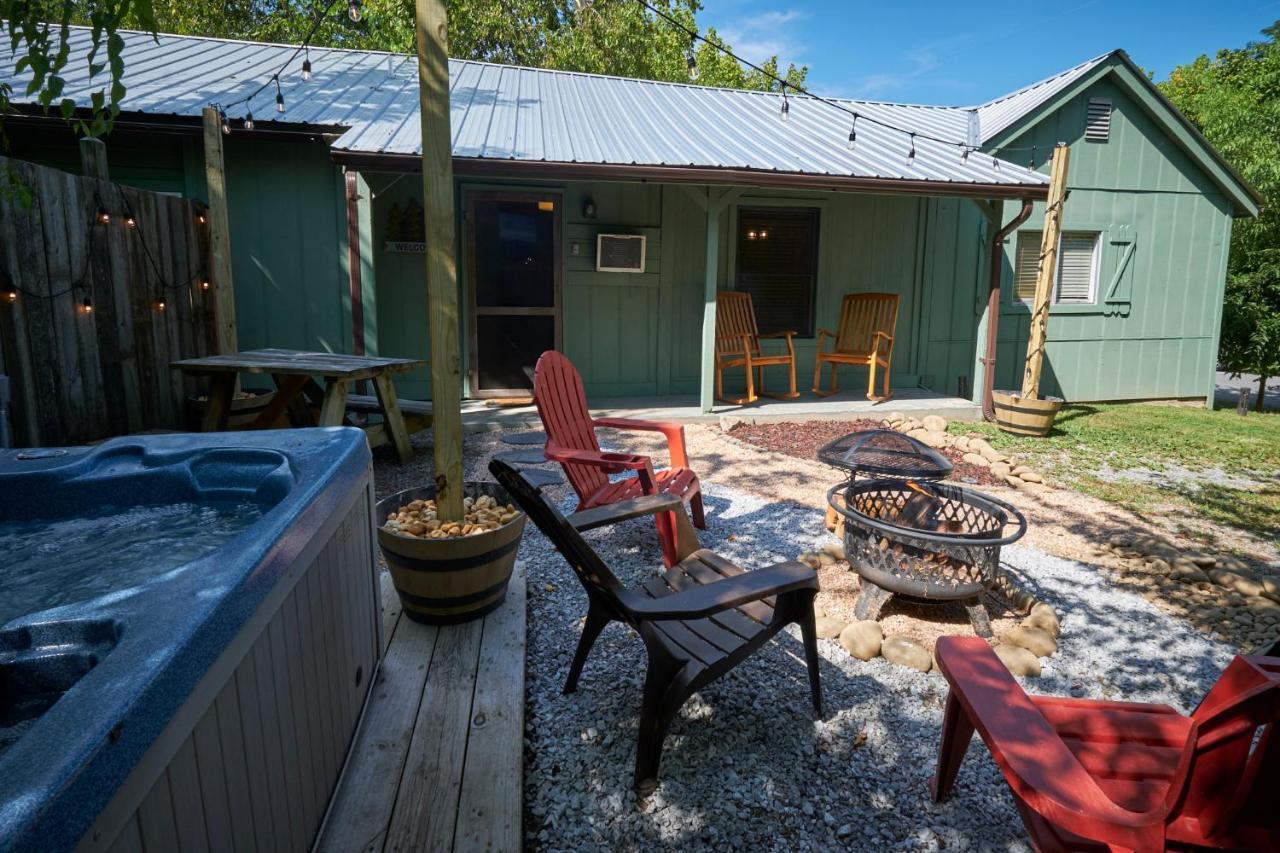 Steps From Downtown Parkway + Private Hottub And Firepit - Wifi - Firefly Pigeon Forge