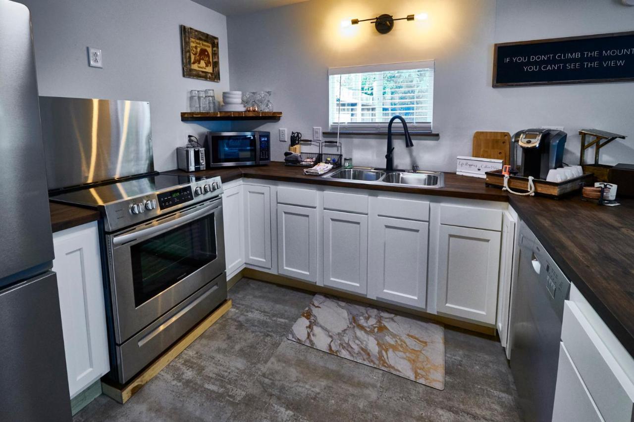 Steps From Downtown Parkway + Private Hottub And Firepit - Wifi - Firefly * Pigeon Forge