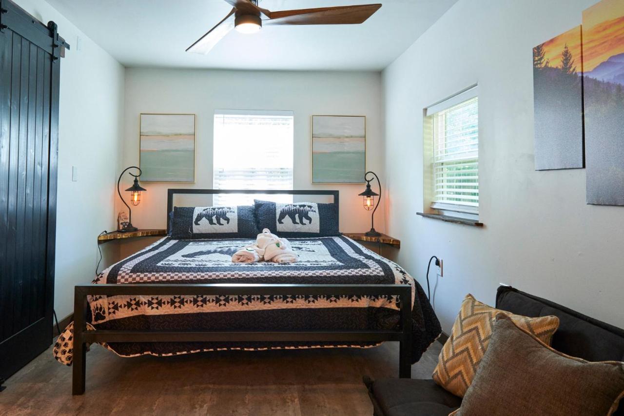 Steps From Downtown Parkway + Private Hottub And Firepit - Wifi - Firefly *