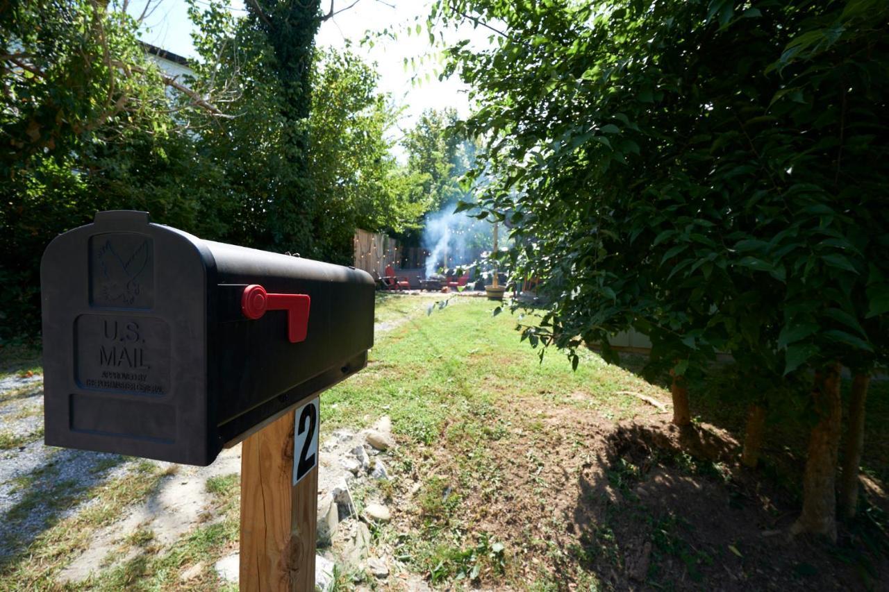 Steps From Downtown Parkway + Private Hottub And Firepit - Wifi - Firefly Pigeon Forge