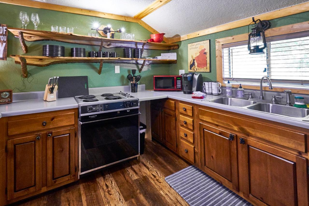 Steps From Downtown Parkway + Private Hottub And Firepit - Wifi - Firefly Apartment *