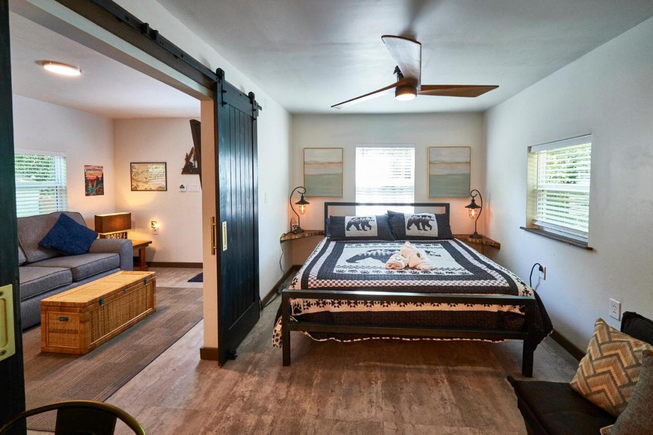 Steps From Downtown Parkway + Private Hottub And Firepit - Wifi - Firefly Apartment
