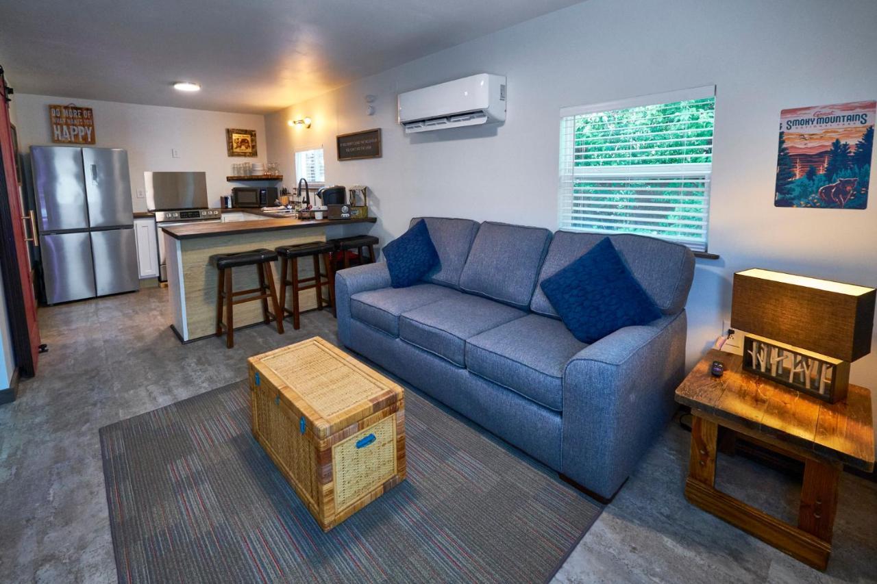 Steps From Downtown Parkway + Private Hottub And Firepit - Wifi - Firefly * Pigeon Forge