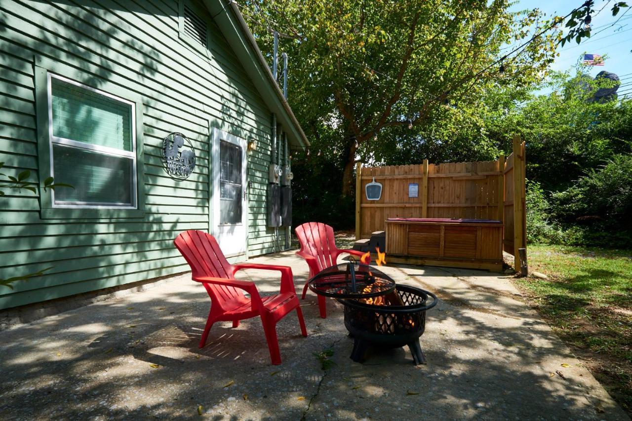 Steps From Downtown Parkway + Private Hottub And Firepit - Wifi - Firefly Apartment *