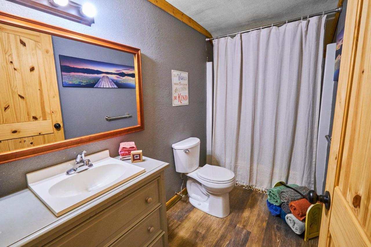 Steps From Downtown Parkway + Private Hottub And Firepit - Wifi - Firefly *
