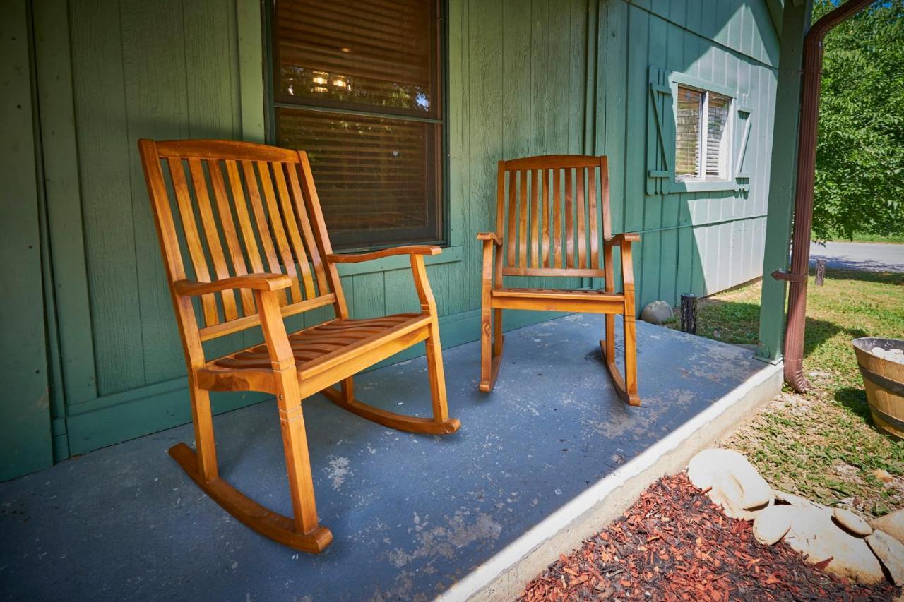 Apartment Steps From Downtown Parkway + Private Hottub And Firepit - Wifi - Firefly