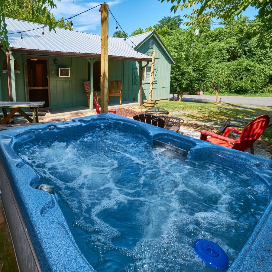 Steps From Downtown Parkway + Private Hottub And Firepit - Wifi - Firefly