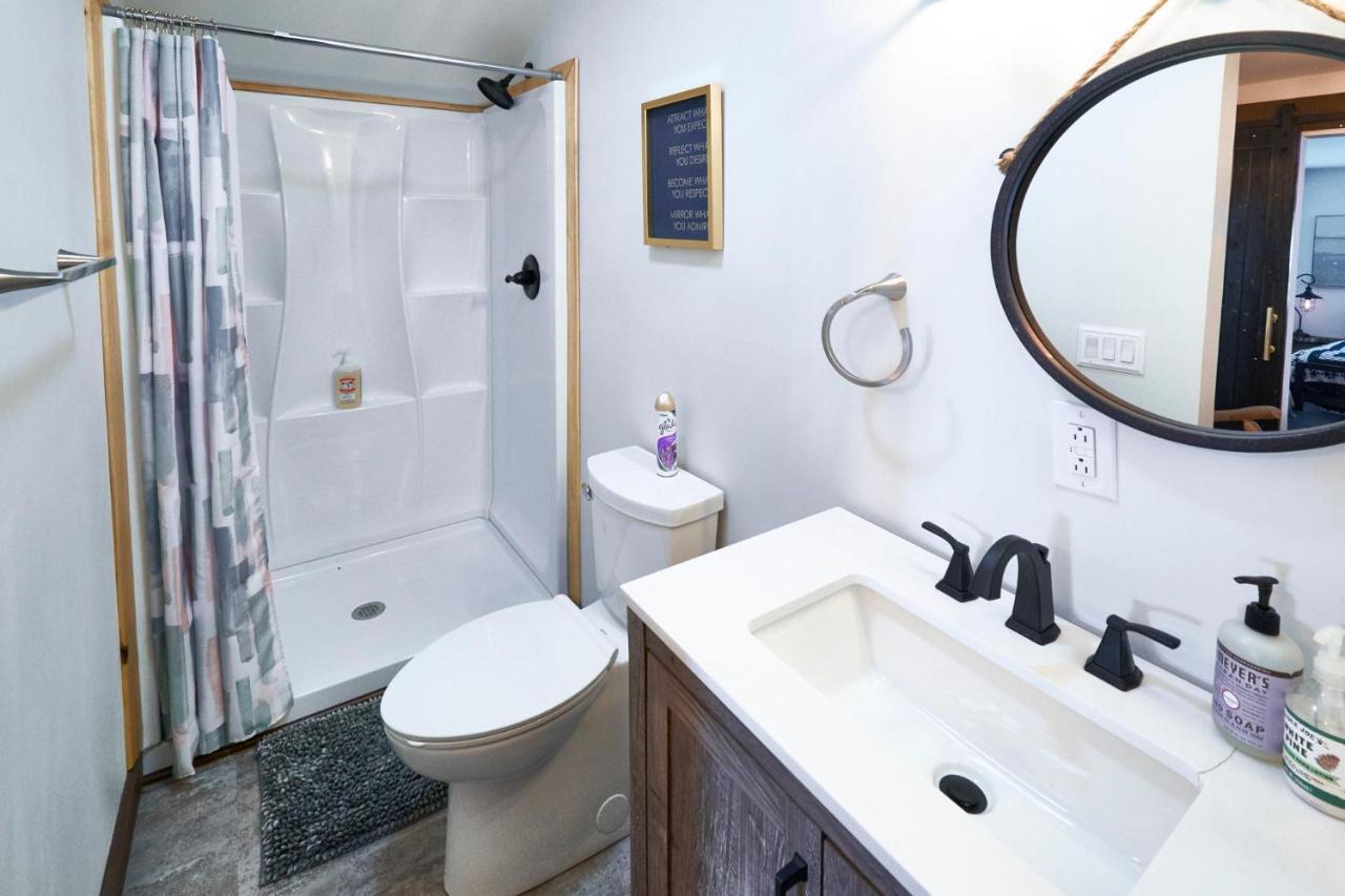 Steps From Downtown Parkway + Private Hottub And Firepit - Wifi - Firefly