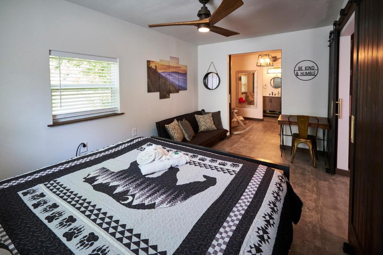 Steps From Downtown Parkway + Private Hottub And Firepit - Wifi - Firefly *
