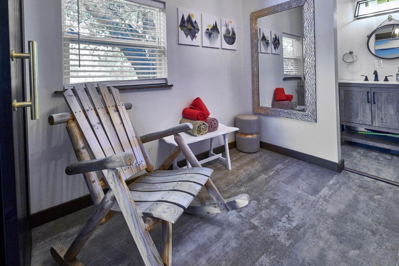 Apartment Steps From Downtown Parkway + Private Hottub And Firepit - Wifi - Firefly Pigeon Forge