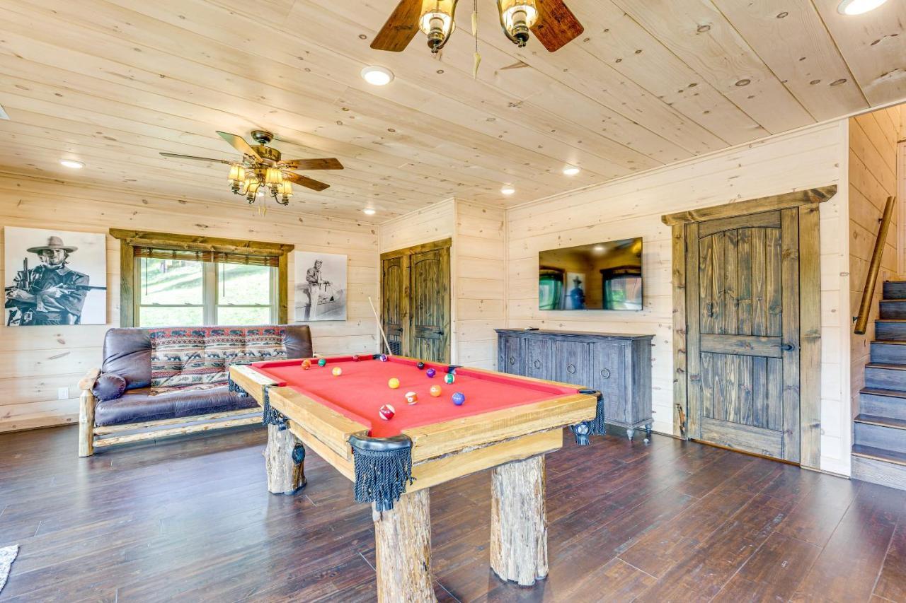 Misty Mountain Stop Mountain Views Hot Tub Game Theater Holiday home Pigeon Forge