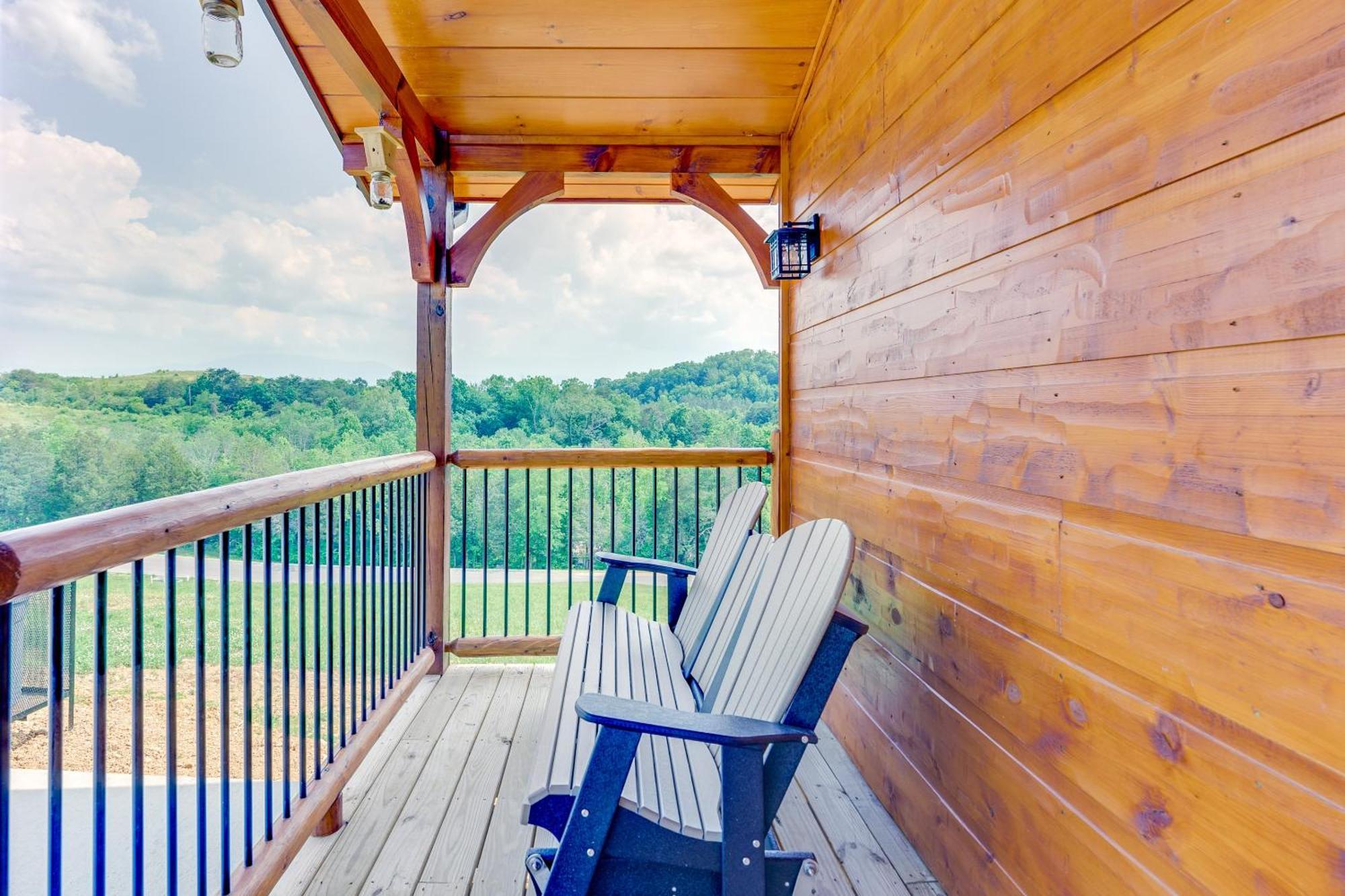 Misty Mountain Stop Mountain Views Hot Tub Game Theater Pigeon Forge