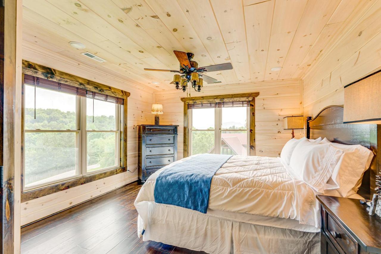 Misty Mountain Stop Mountain Views Hot Tub Game Theater Holiday home