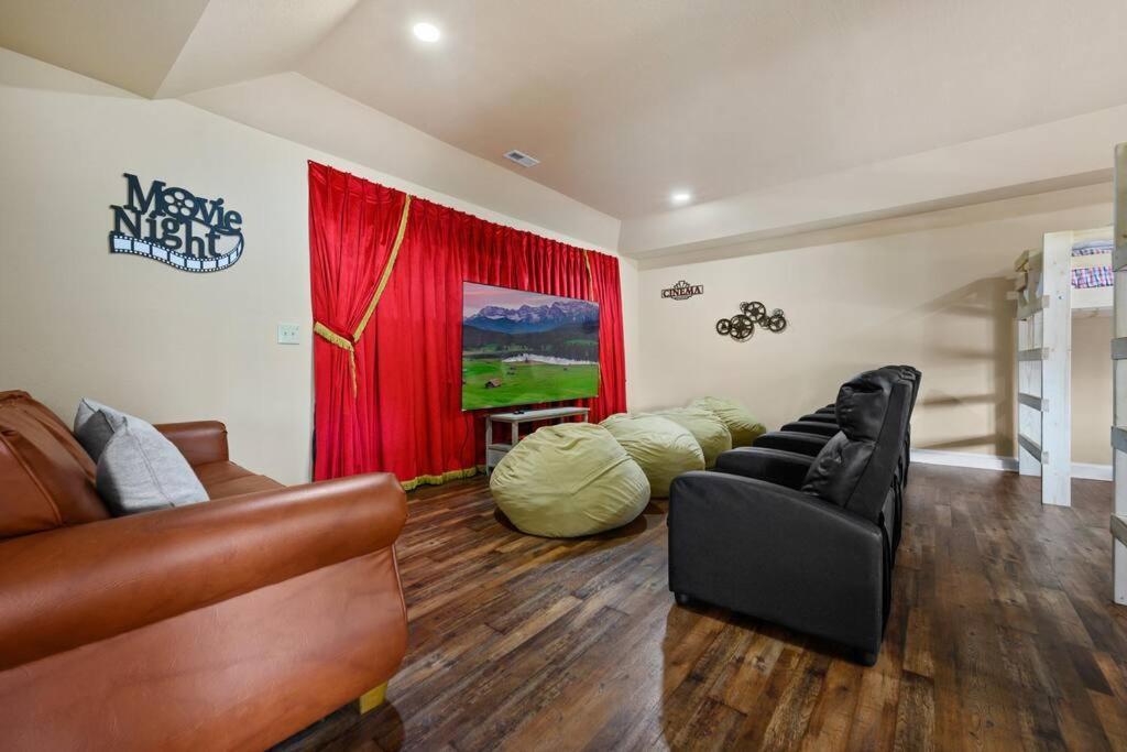 Crestview Estate 5 Acres-heated Pool-5min To Strip