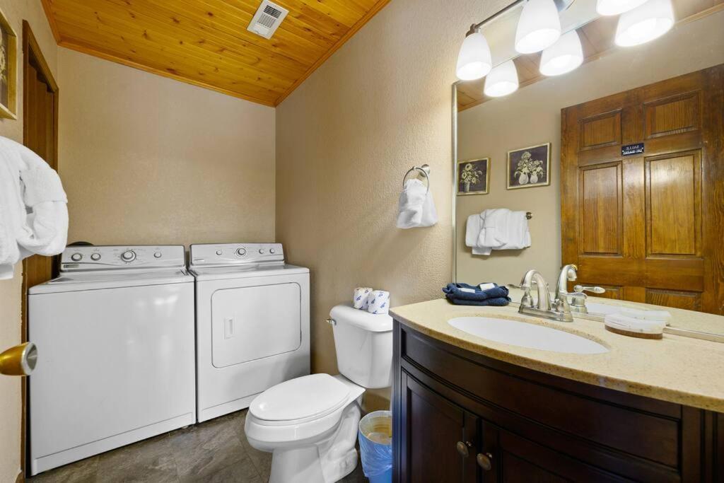 Crestview Estate 5 Acres-heated Pool-5min To Strip * Pigeon Forge