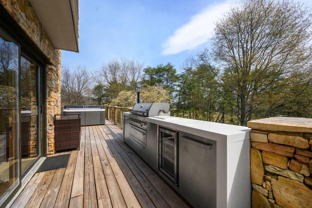 Crestview Estate 5 Acres-heated Pool-5min To Strip *