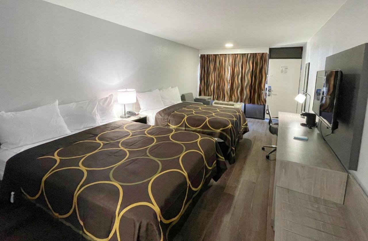 Hotel Super 8 By Wyndham Downtown *