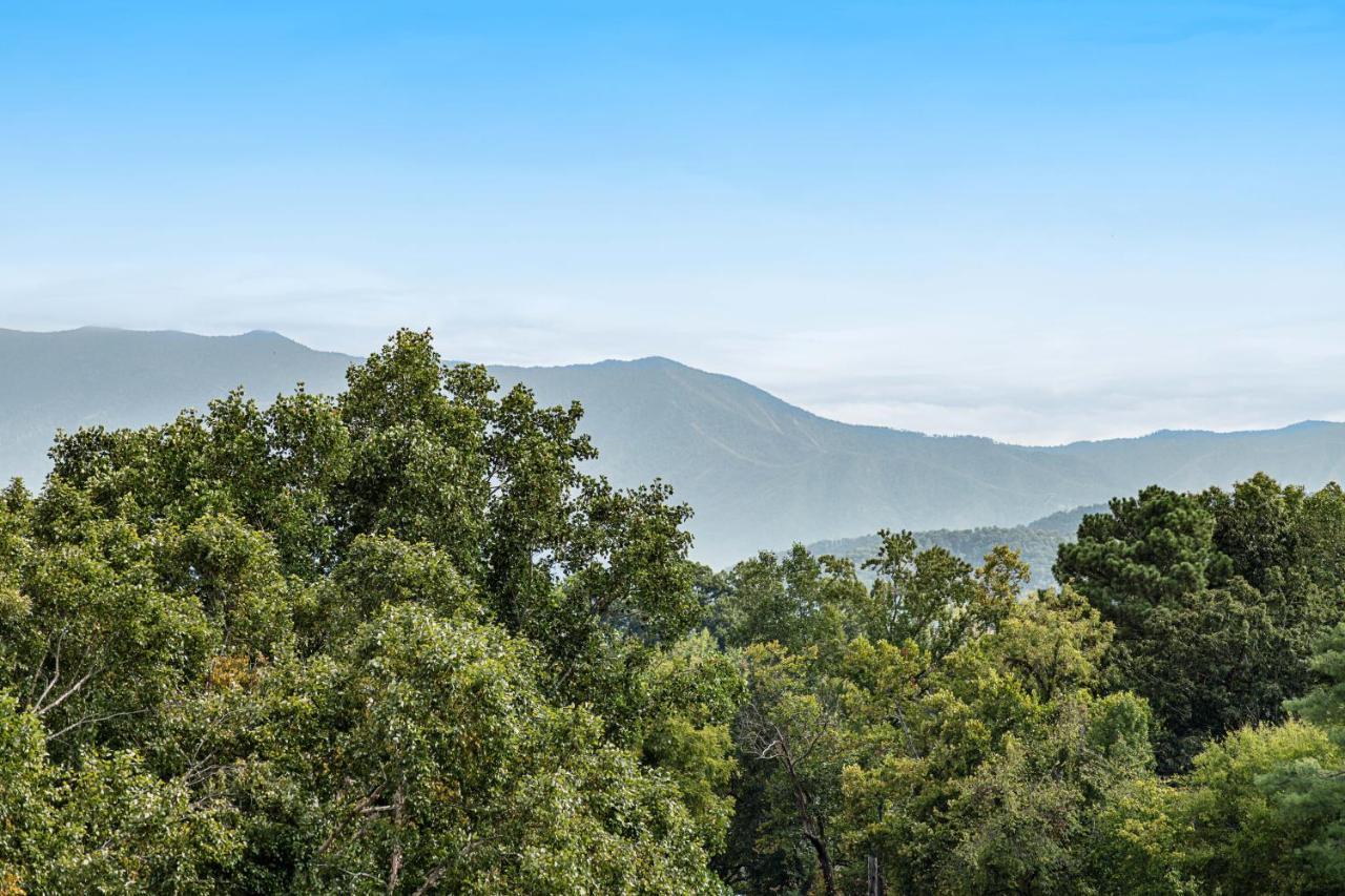 Holiday home Bandit's Riverfront Retreat Pigeon Forge
