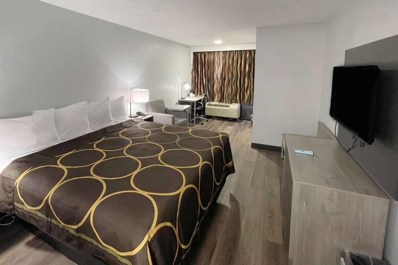 Hotel Super 8 By Wyndham Downtown *