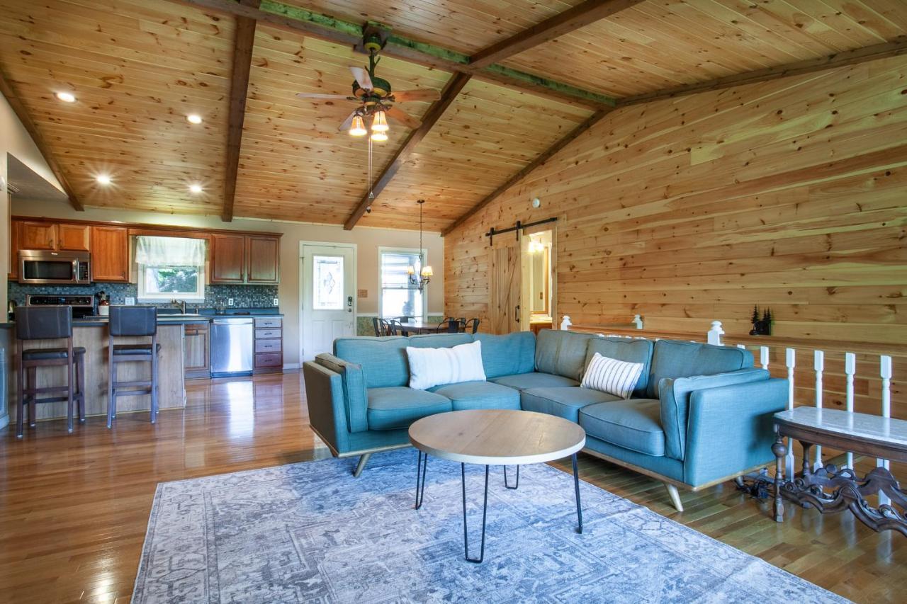 Holiday home Ole Smoky - Game Room, Hot Tub, Mtn Views!