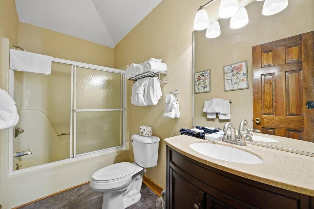 Villa Crestview Estate 5 Acres-heated Pool-5min To Strip Pigeon Forge