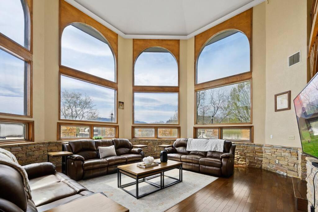 Crestview Estate 5 Acres-heated Pool-5min To Strip