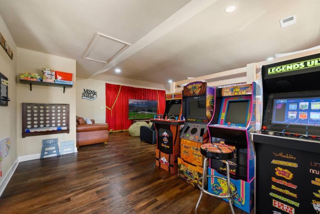 Villa Crestview Estate 5 Acres-heated Pool-5min To Strip
