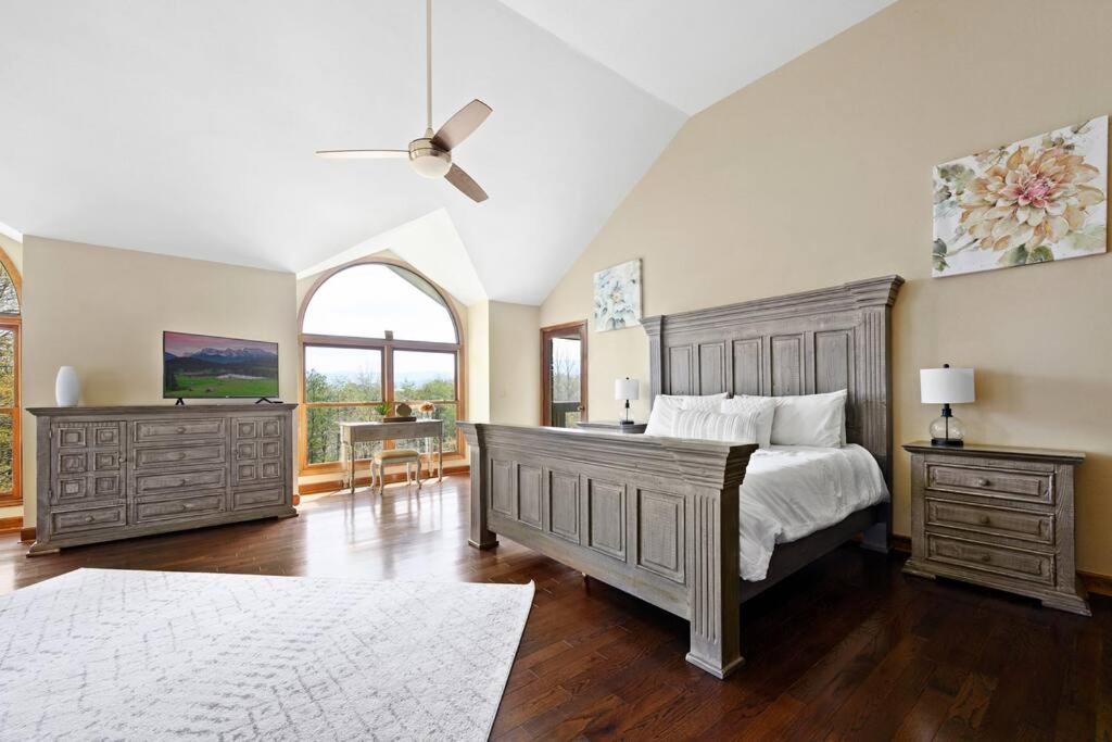 Villa Crestview Estate 5 Acres-heated Pool-5min To Strip
