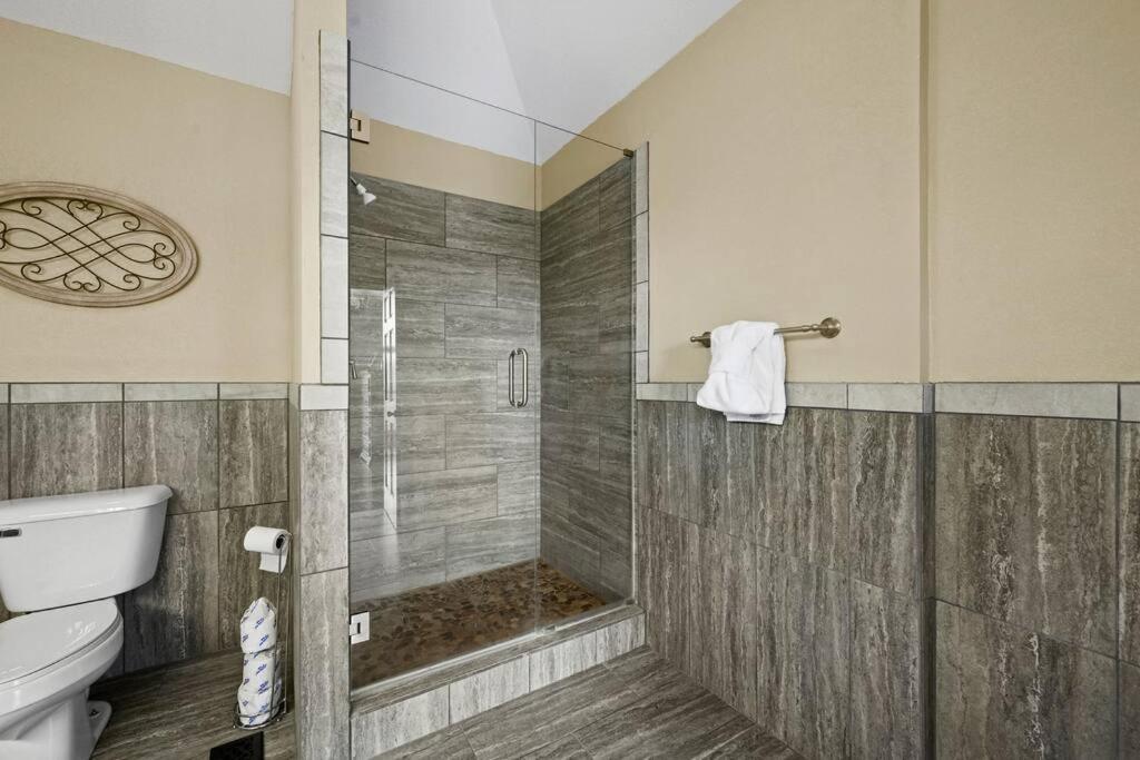 Crestview Estate 5 Acres-heated Pool-5min To Strip