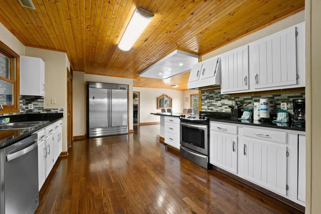 Crestview Estate 5 Acres-heated Pool-5min To Strip * Pigeon Forge