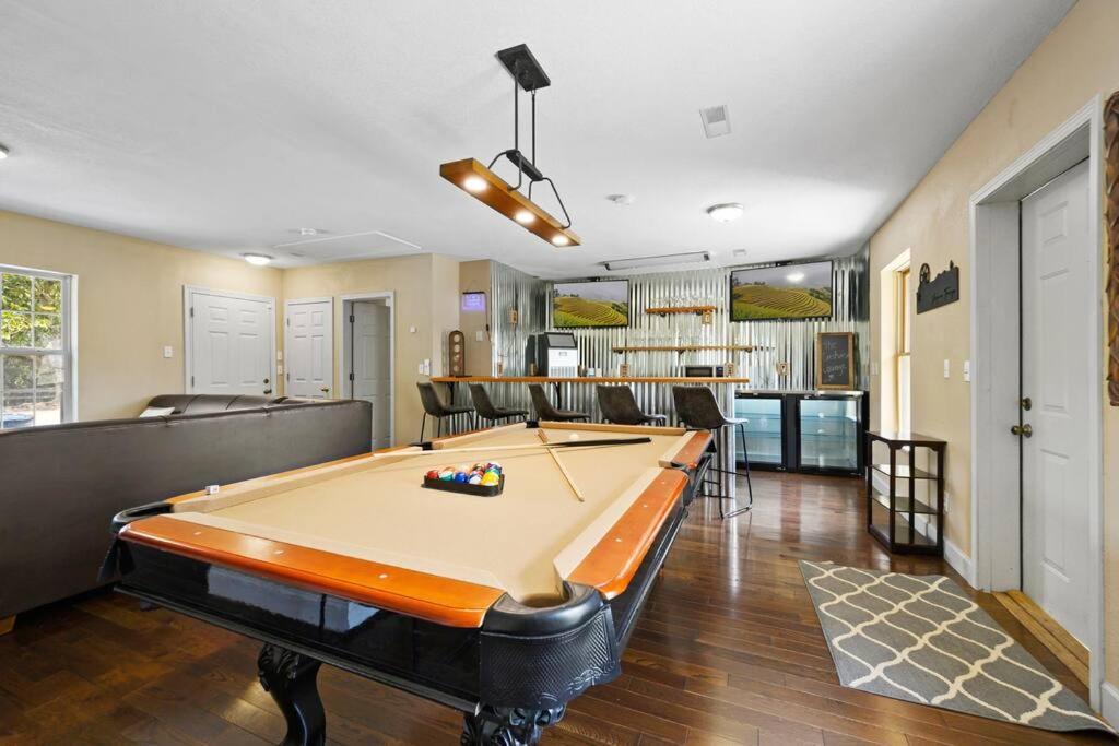 Crestview Estate 5 Acres-heated Pool-5min To Strip * Pigeon Forge