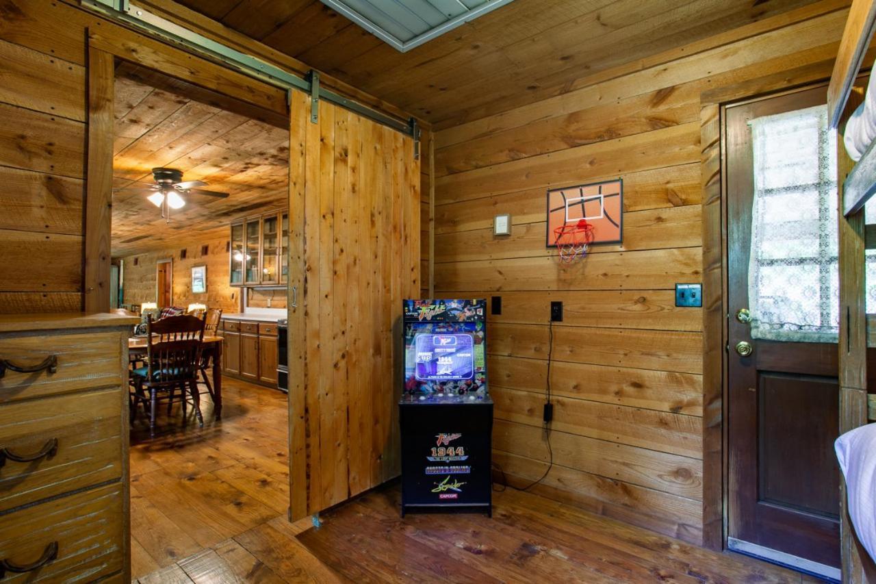 Forest Hot Tub Fire Pit Pool Table Pigeon Forge