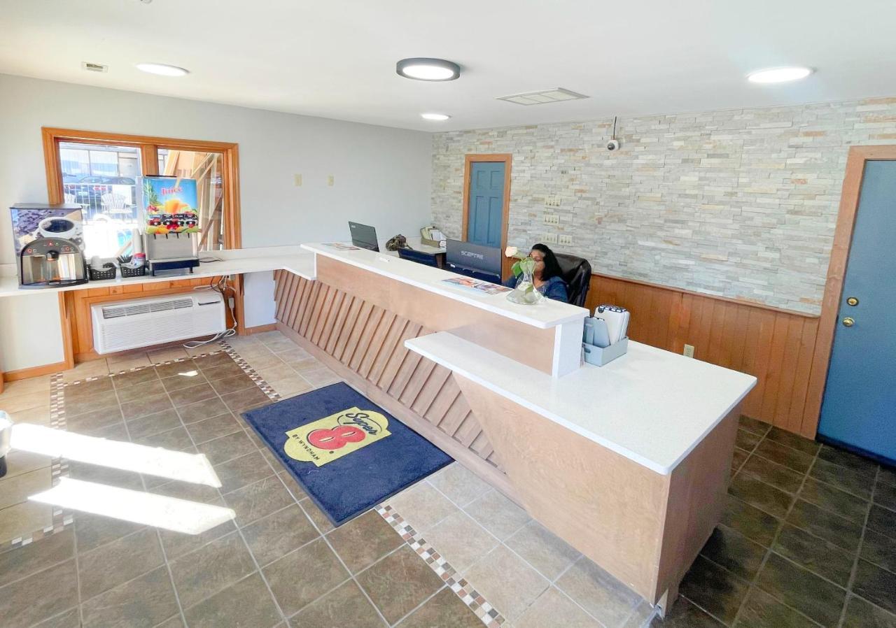 Super 8 By Wyndham Downtown Hotel