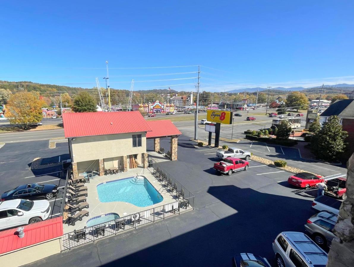Super 8 By Wyndham Downtown * Pigeon Forge